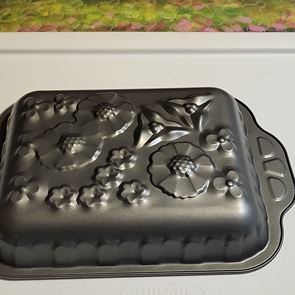 Wilton Floral Cake Pan - Picture 2 of 8